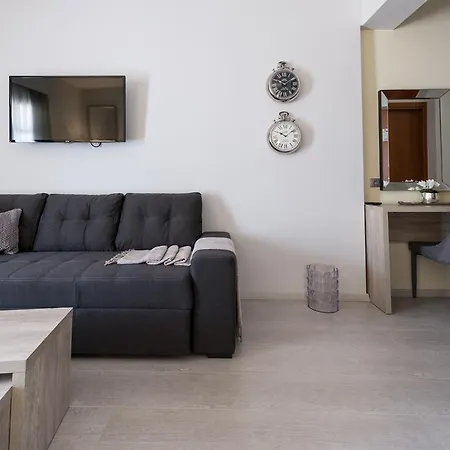 فندق Filoxenia &