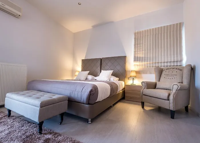 Filoxenia & Отель Калаврита